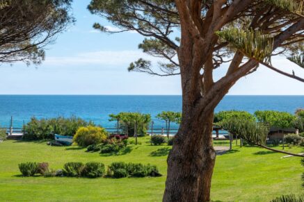 Cap Corse, Sisco, Domaine pieds dans l&rsquo;eau, 4 logements, accès direct à la mer