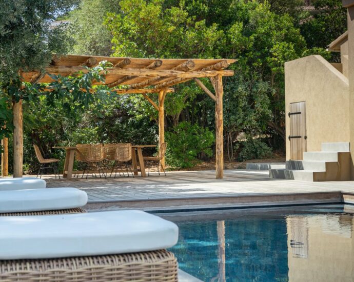 Sainte-Lucie-de-Porto-Vecchio, Villa vue mer panoramique, 5 chambres, piscine, plage à pied