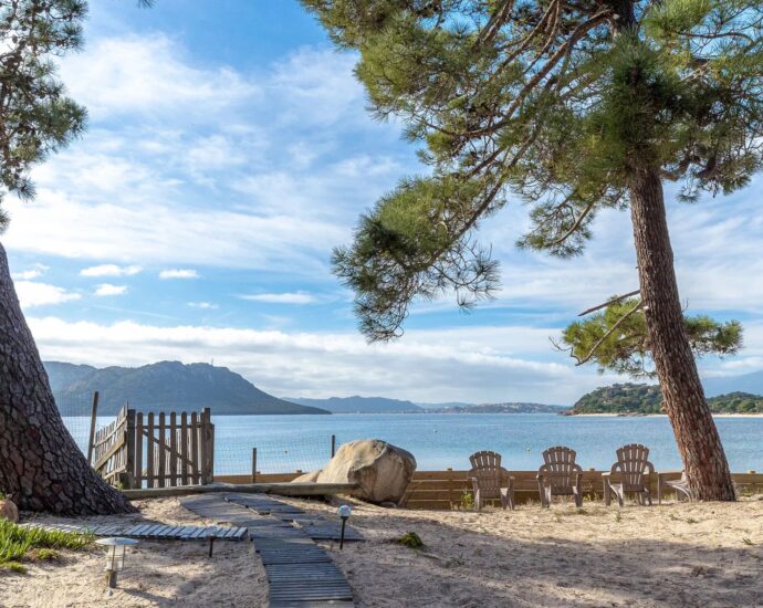 Exceptional, in the Cala Rossa area, 2 semi-detached villas, waterfront