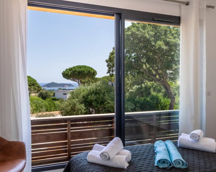 Sainte-Lucie de Porto-Vecchio, Vilatta, Villa mitoyenne, 5 chambres, piscine, vue mer, proche plage