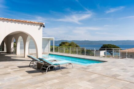Ajaccio, Route des Sanguinaires, Villa vue mer panoramique, 4 chambres, piscine , plage à pied