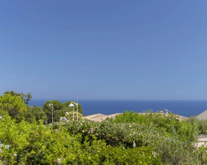 Sari-solenzara, Villa vue mer, 4 chambres, piscine chauffée, proche plage