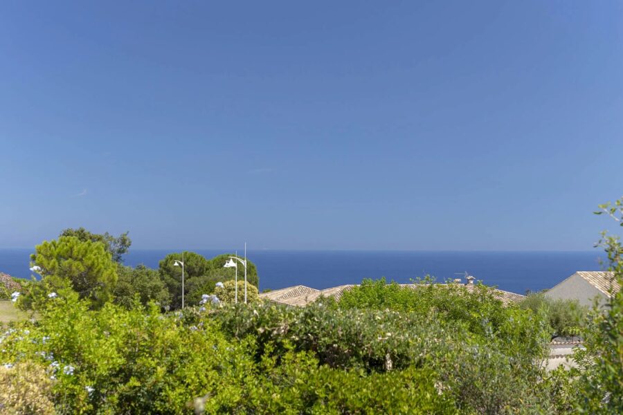 Sari-solenzara, Villa vue mer, 4 chambres, piscine chauffée, proche plage