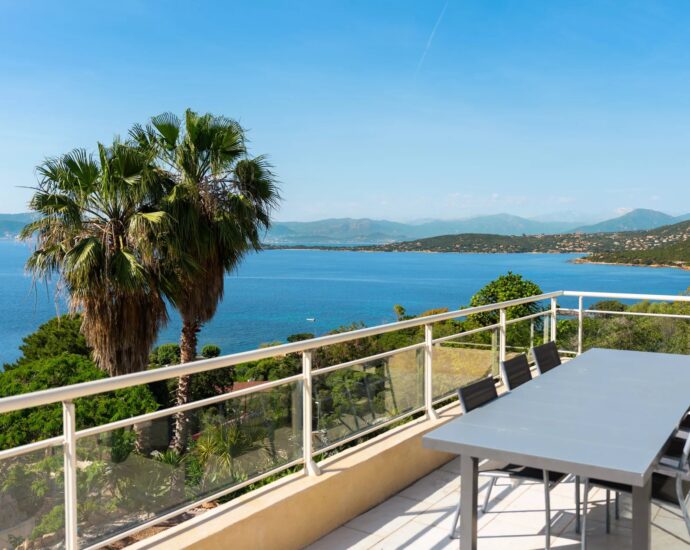 Coti-Chiavari, 6-bedroom villa, panoramic sea view, apartment, pool, close to beach