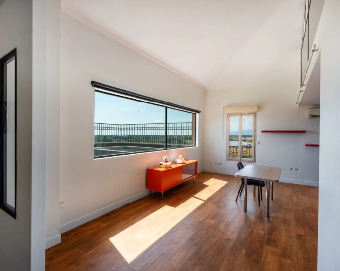 Exclusivité, Penthouse en duplex, 4 chambres, piscine, vue mer, proche plage