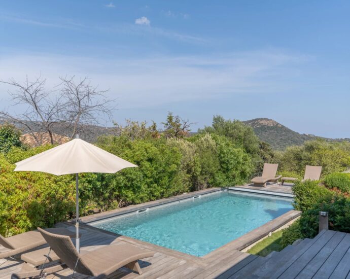 Porto-Vecchio, Precojo, 2-Bedroom Villa with Heated Pool, Near Santa Giulia Beach, with Open Views