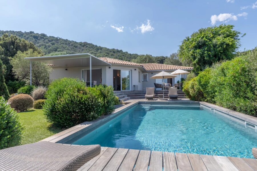 Porto-Vecchio, Precojo, 2-Bedroom Villa with Heated Pool, Near Santa Giulia Beach, with Open Views