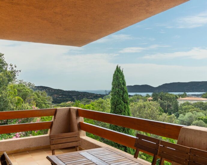 Porto-Vecchio, Villa en pierre de granite rose, vue mer, 5 chambres, appartement indépendant, piscine, proche plage