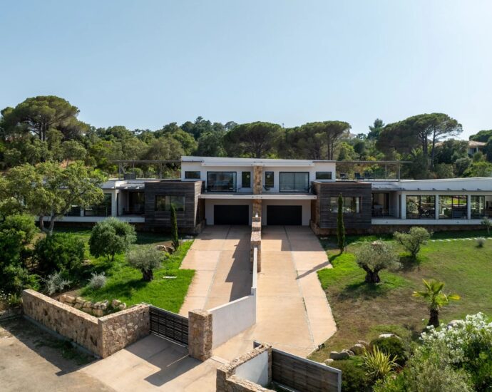 Capicciola – Ensemble de 2 magnifiques villas T6,  Piscine, vue mer, proche plage
