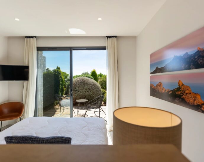 Domaine privé – Pinarello, Villa de 5 chambres, vue mer, piscine à débordement, proche plage