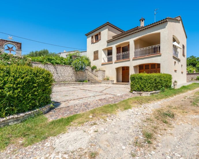 Saint-Florent, 5 bedroom villa, close to the beach and town center
