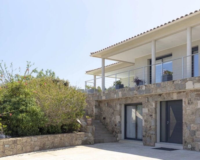 Sari-solenzara, Villa vue mer, 4 chambres, piscine chauffée, proche plage