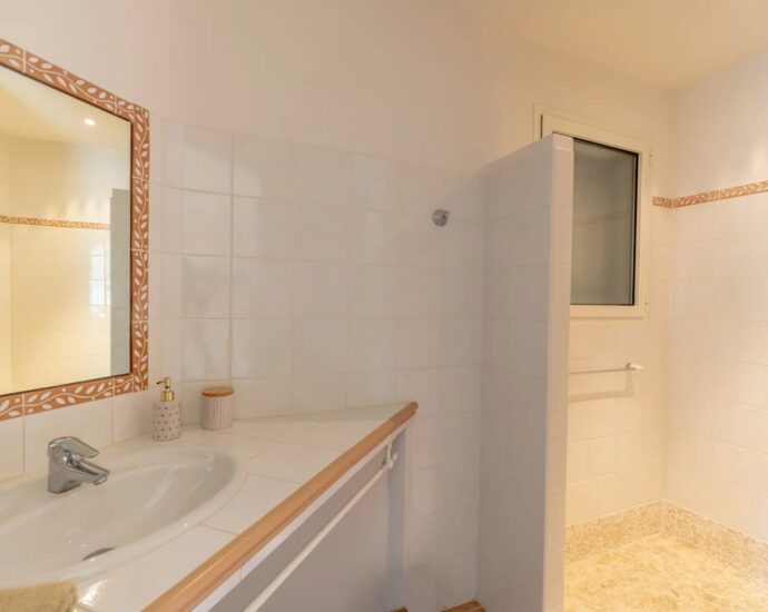 Porto-Vecchio, Precojo, 2-Bedroom Villa with Heated Pool, Near Santa Giulia Beach, with Open Views