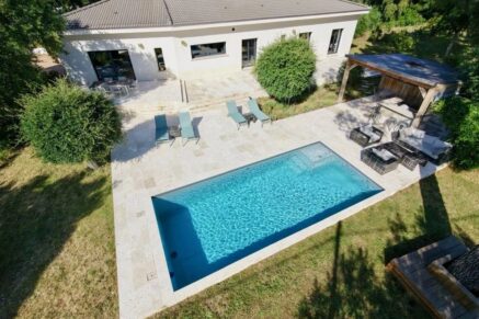 Sainte-Lucie de Porto-Vecchio, villa contemporaine avec piscine et 4 chambres en plein coeur du village