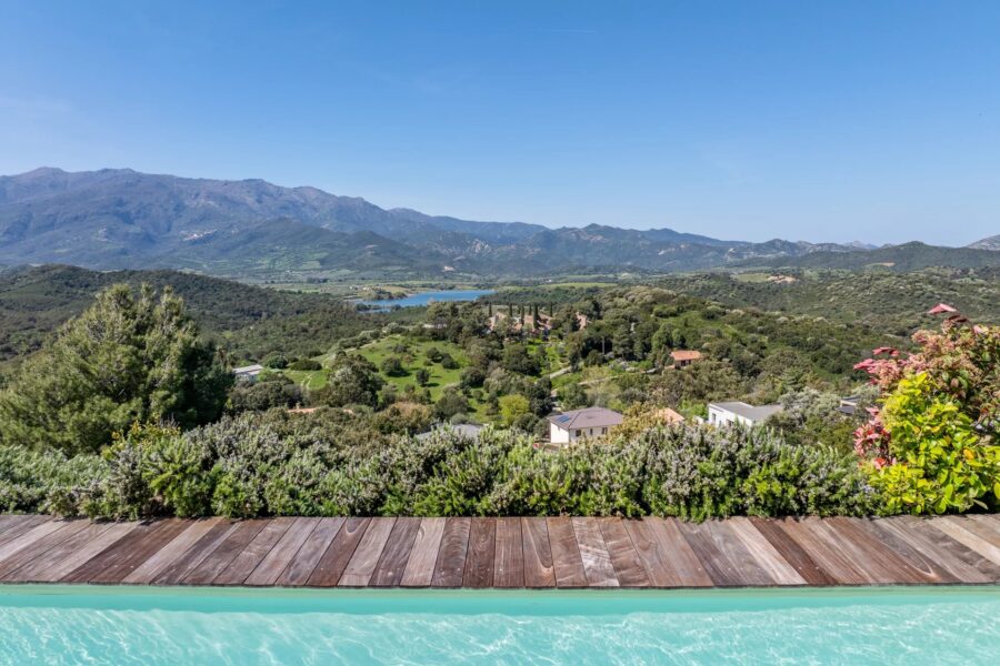 Oletta, villa d&rsquo;architecte, 5 chambres,  piscine, vue mer et montagnes panoramique proche plage