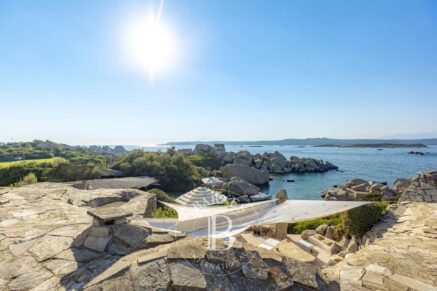 Ile de Cavallo – Propriété d&rsquo;exception – Pieds dans l&rsquo;eau – crique d&rsquo;accostage privée – jardin méditerranéen – 9 chambres