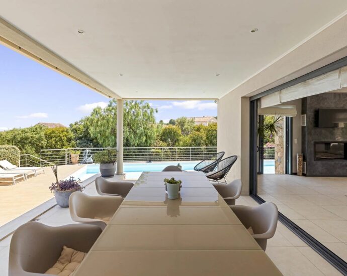 Sari-solenzara, Villa vue mer, 4 chambres, piscine chauffée, proche plage