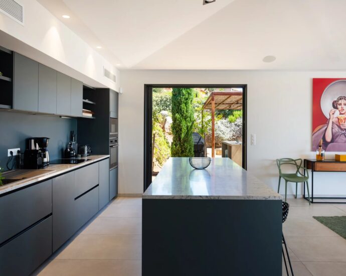Domaine privé – Pinarello, Villa de 5 chambres, vue mer, piscine à débordement, proche plage