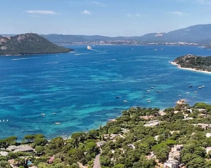 Porto-Vecchio, Domaine de Cala Rossa, villa à rénover avec vue mer et plage à pieds