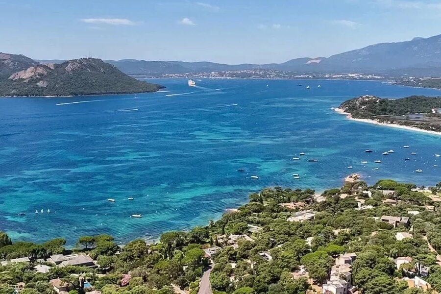Porto-Vecchio, Domaine de Cala Rossa, villa à rénover avec vue mer et plage à pieds