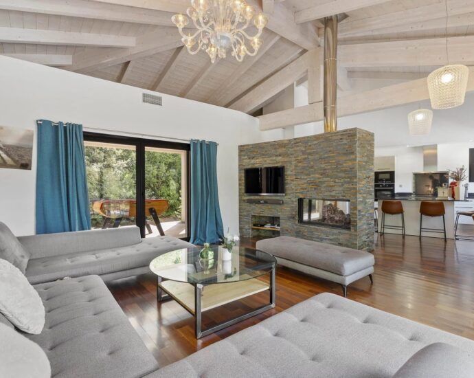 Sainte-Lucie de Porto-Vecchio, villa contemporaine avec piscine et 4 chambres en plein coeur du village