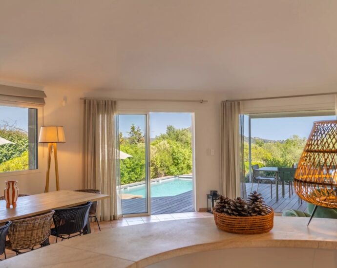 Porto-Vecchio, Precojo, 2-Bedroom Villa with Heated Pool, Near Santa Giulia Beach, with Open Views