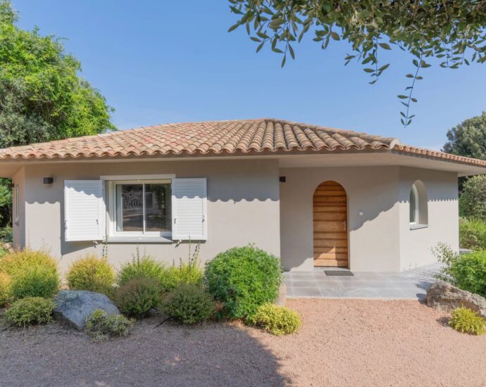 Porto-Vecchio, Precojo, 2-Bedroom Villa with Heated Pool, Near Santa Giulia Beach, with Open Views
