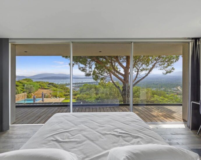 Porto-Vecchio, Arasu, Villa 6 chambres, vue mer, piscine, proche plage de Saint-Cyprien