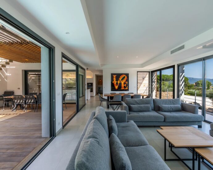 Sainte-Lucie de Porto-Vecchio, Vilatta, Villa mitoyenne, 5 chambres, piscine, vue mer, proche plage