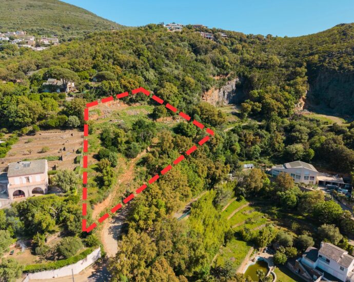 Cap Corse, Miomo, terrain constructible avec permis de construire, vue mer panoramique