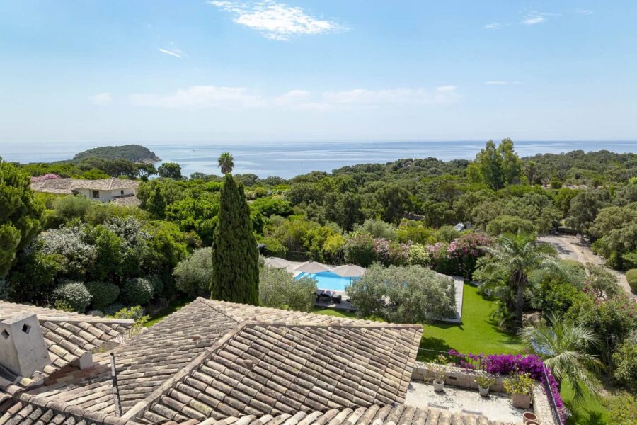 Private Estate of Punta d’Arasu, Sea-View Villa, 7 Bedrooms, Swimming Pool, Walking Distance to Beach