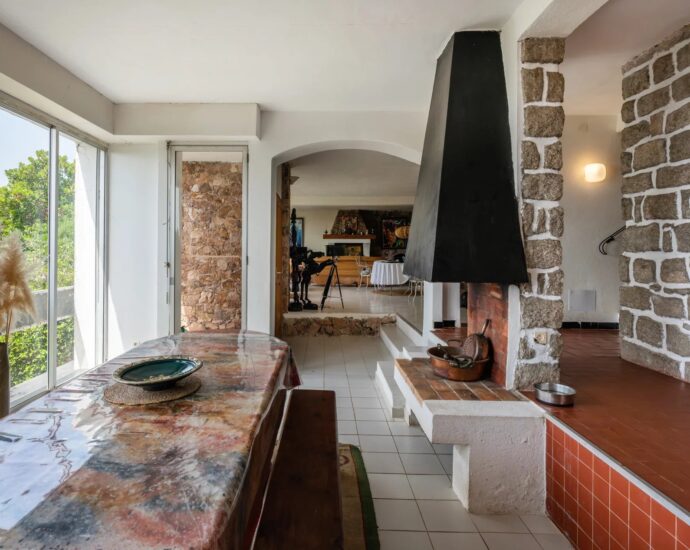EXCEPTIONALLY RARE property – Domaine de Cala Rossa, villa nestled on the heights, panoramic views over the bays of Porto-Vecchio and Saint-Cyprien