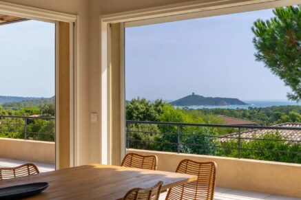 Sainte-Lucie-de-Porto-Vecchio, Villa vue mer panoramique, 5 chambres, piscine, plage à pied