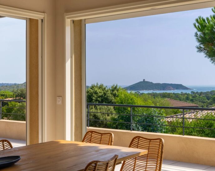 Sainte-Lucie-de-Porto-Vecchio, Villa vue mer panoramique, 5 chambres, piscine, plage à pied