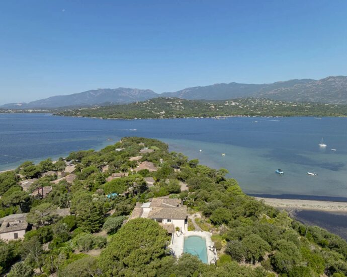 Cala Rossa, Benedettu, Panoramic Sea View Villa, 6 Bedrooms, Pool, Walking Distance to the Beach