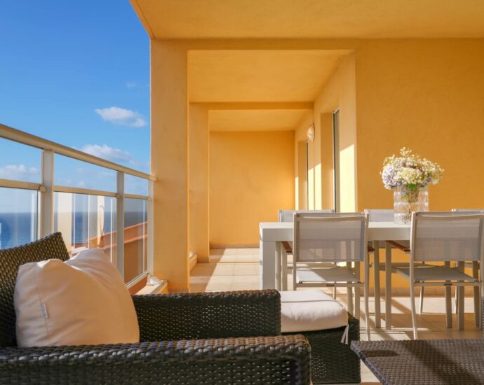 Ajaccio,  Bord de mer ,Route des Sanguinaires, Appartement vue mer panoramique, 3 chambres, terrasse, plage à pied