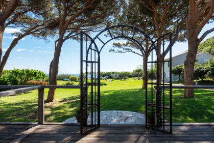 Cap Corse, Sisco, Domaine pieds dans l&rsquo;eau, 4 logements, accès direct à la mer