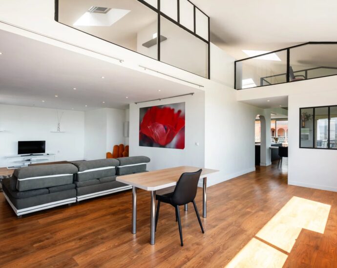 Exclusivité, Penthouse en duplex, 4 chambres, piscine, vue mer, proche plage