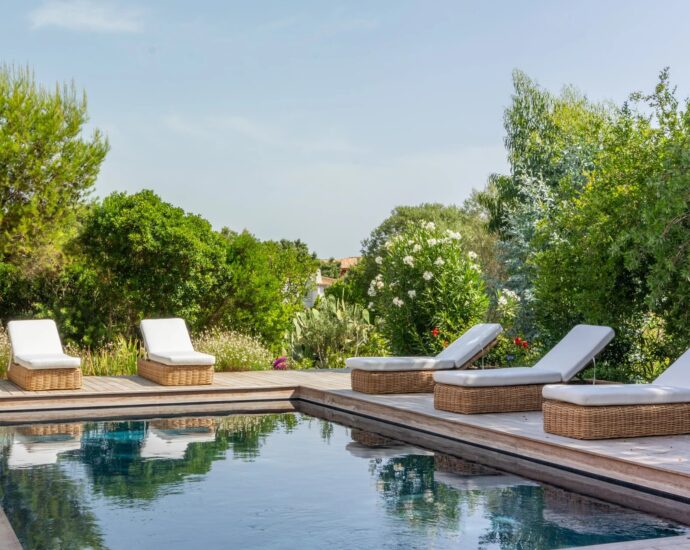 Sainte-Lucie-de-Porto-Vecchio, Villa vue mer panoramique, 5 chambres, piscine, plage à pied