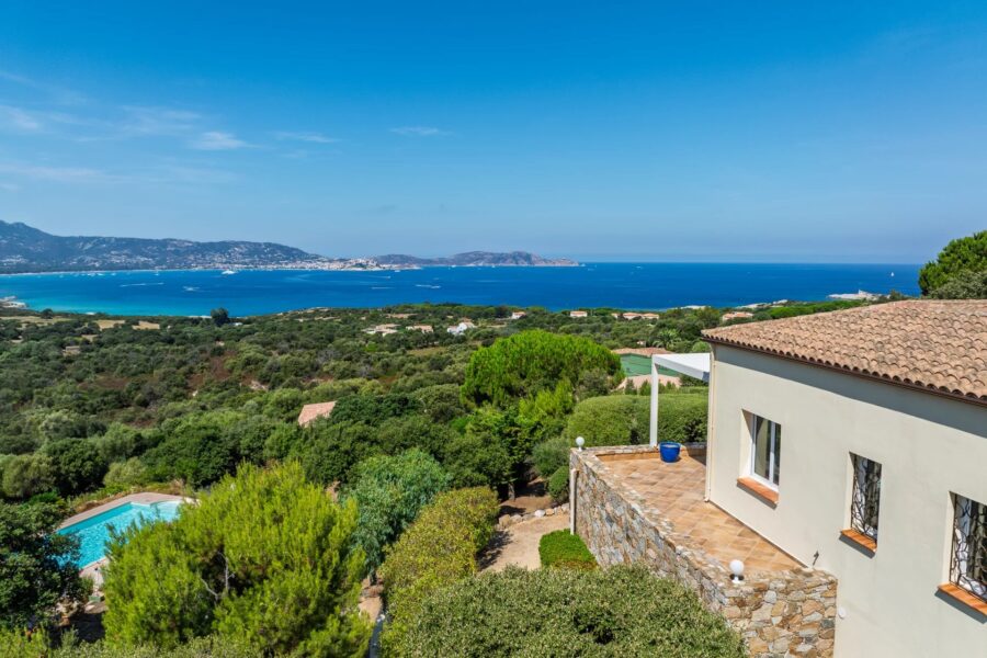 Lumio, Villa 4 chambres, piscine, vue panoramique mer et montagnes, plage à pied