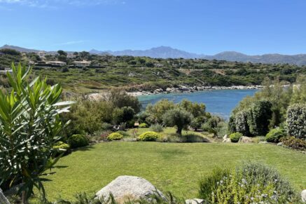 Corbara, Marine de Davia, Villa pied dans l&rsquo;eau, 4 chambres, vue panoramique mer et montagnes, plage à pied