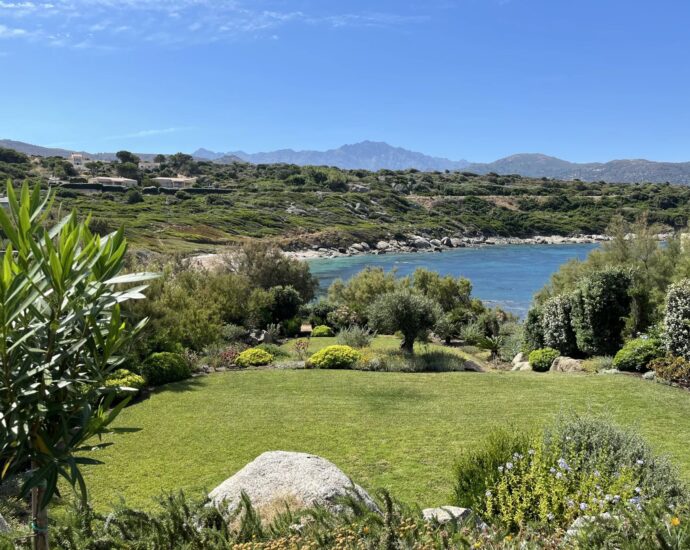Corbara, Marine de Davia, Villa pied dans l&rsquo;eau, 4 chambres, vue panoramique mer et montagnes, plage à pied