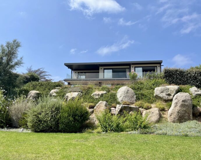 Corbara, Marine de Davia, Waterfront Villa, 4 Bedrooms, Panoramic Sea and Mountain Views, Beach Within Walking Distance
