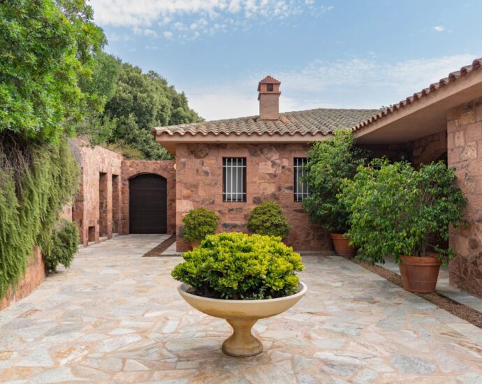 Porto-Vecchio, Villa en pierre de granite rose, vue mer, 5 chambres, appartement indépendant, piscine, proche plage