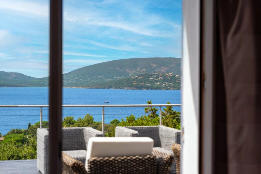 EXCEPTIONALLY RARE property – Domaine de Cala Rossa, villa nestled on the heights, panoramic views over the bays of Porto-Vecchio and Saint-Cyprien