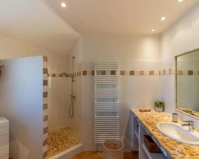 Porto-Vecchio, Precojo, 2-Bedroom Villa with Heated Pool, Near Santa Giulia Beach, with Open Views