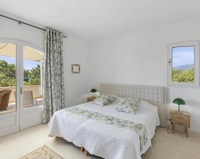 Cala Rossa, Benedettu, Panoramic Sea View Villa, 6 Bedrooms, Pool, Walking Distance to the Beach