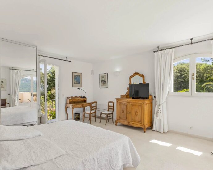 Cala Rossa, Benedettu, Panoramic Sea View Villa, 6 Bedrooms, Pool, Walking Distance to the Beach