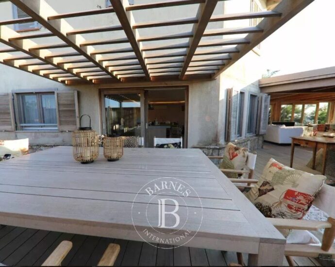 Appartement 4 chambres – Accès direct à la mer