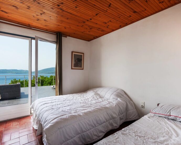 EXCEPTIONALLY RARE property – Domaine de Cala Rossa, villa nestled on the heights, panoramic views over the bays of Porto-Vecchio and Saint-Cyprien